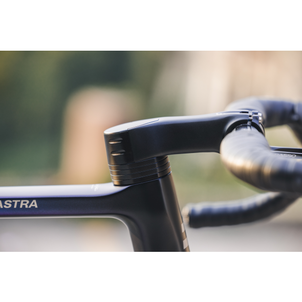 Cestný bicykel BASSO ASTRA DISC, CAMALEONT, SHIMANO 105 DI2, MICROTECH MRLITE, 2023