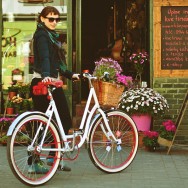 Pecobikes Janka pekne mestske bicykle RAL 9010