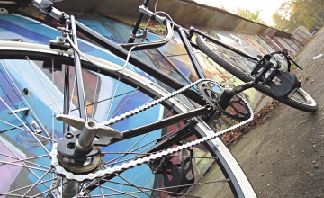 Pecobikes KMC white